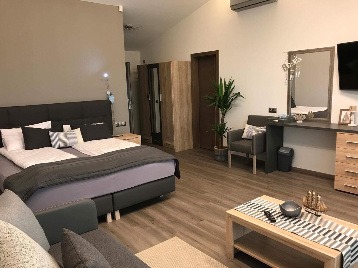 שיופוק Calypso Lakeside Rooms & Lux Apartments מראה חיצוני תמונה