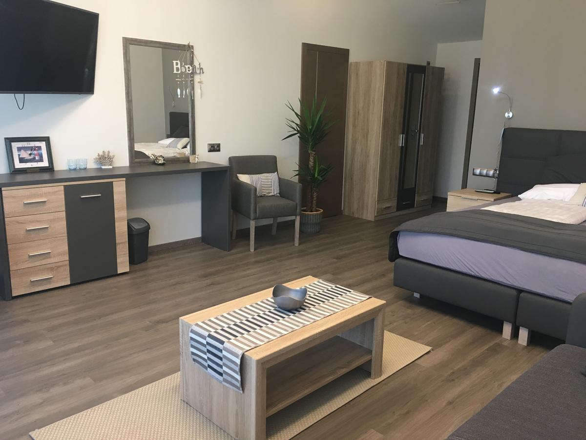 שיופוק Calypso Lakeside Rooms & Lux Apartments מראה חיצוני תמונה
