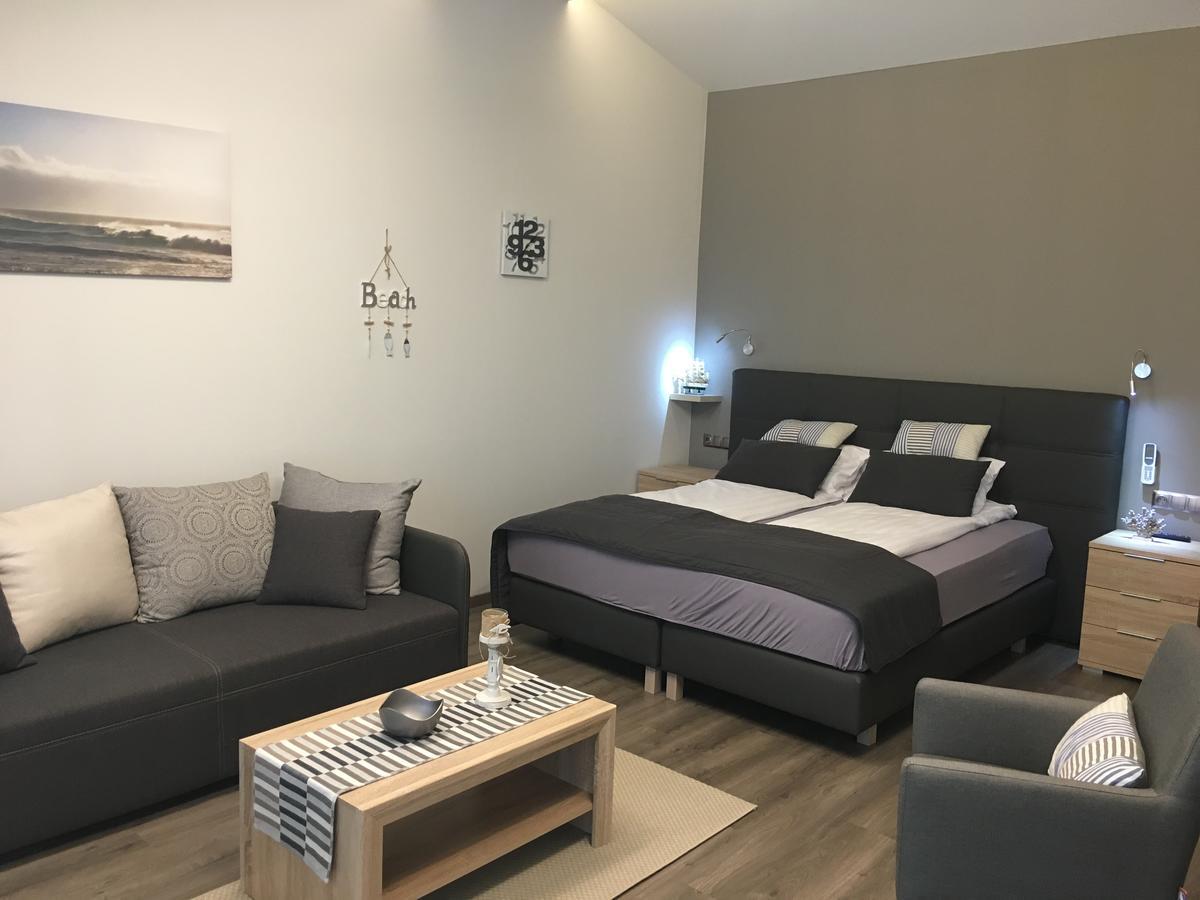 שיופוק Calypso Lakeside Rooms & Lux Apartments מראה חיצוני תמונה