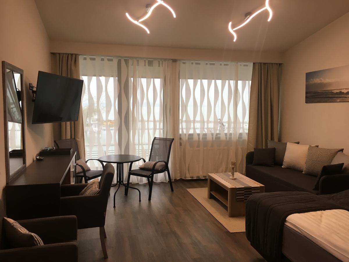 שיופוק Calypso Lakeside Rooms & Lux Apartments מראה חיצוני תמונה