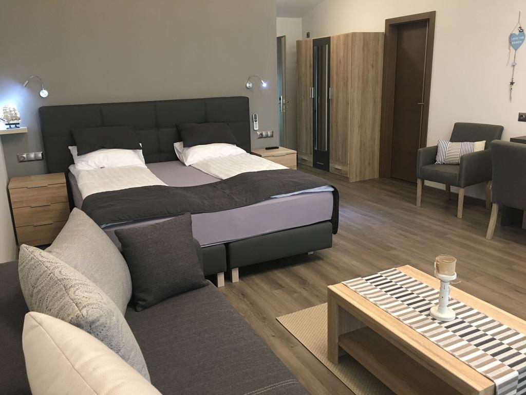 שיופוק Calypso Lakeside Rooms & Lux Apartments מראה חיצוני תמונה