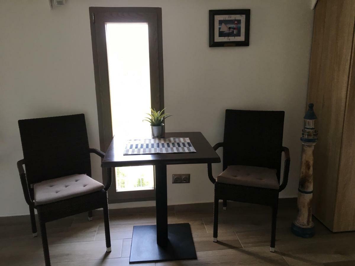 שיופוק Calypso Lakeside Rooms & Lux Apartments מראה חיצוני תמונה
